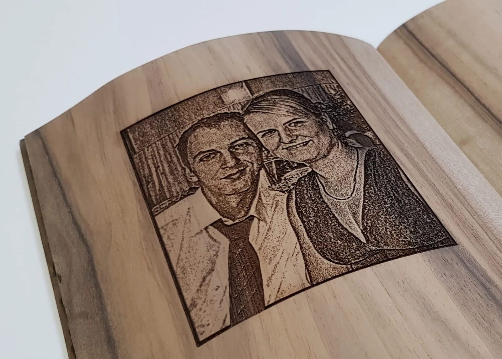 Fotografia vygravírovaná laserom do dreva